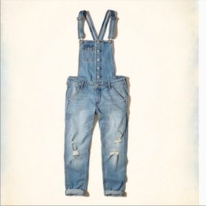 Hollister light wash boyfriend overalls size M